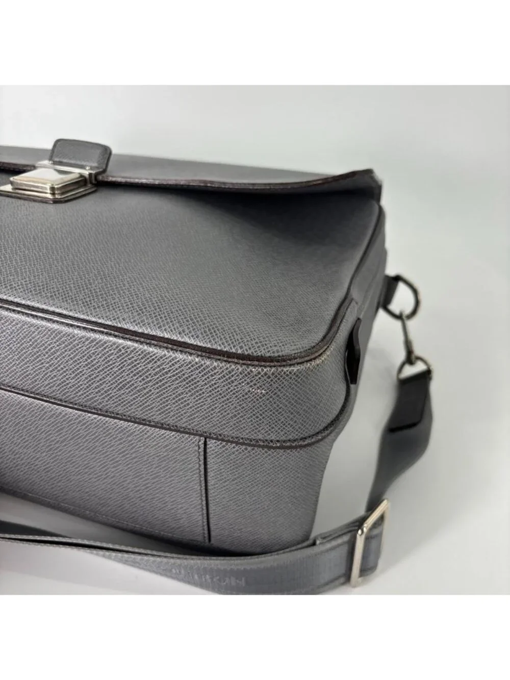 Louis Vuitton Super Taiga Vasili GM Business Bag Gray